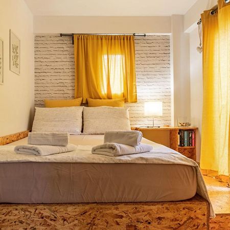 Downtown Central Suite With Private Parking 칼라마타 외부 사진