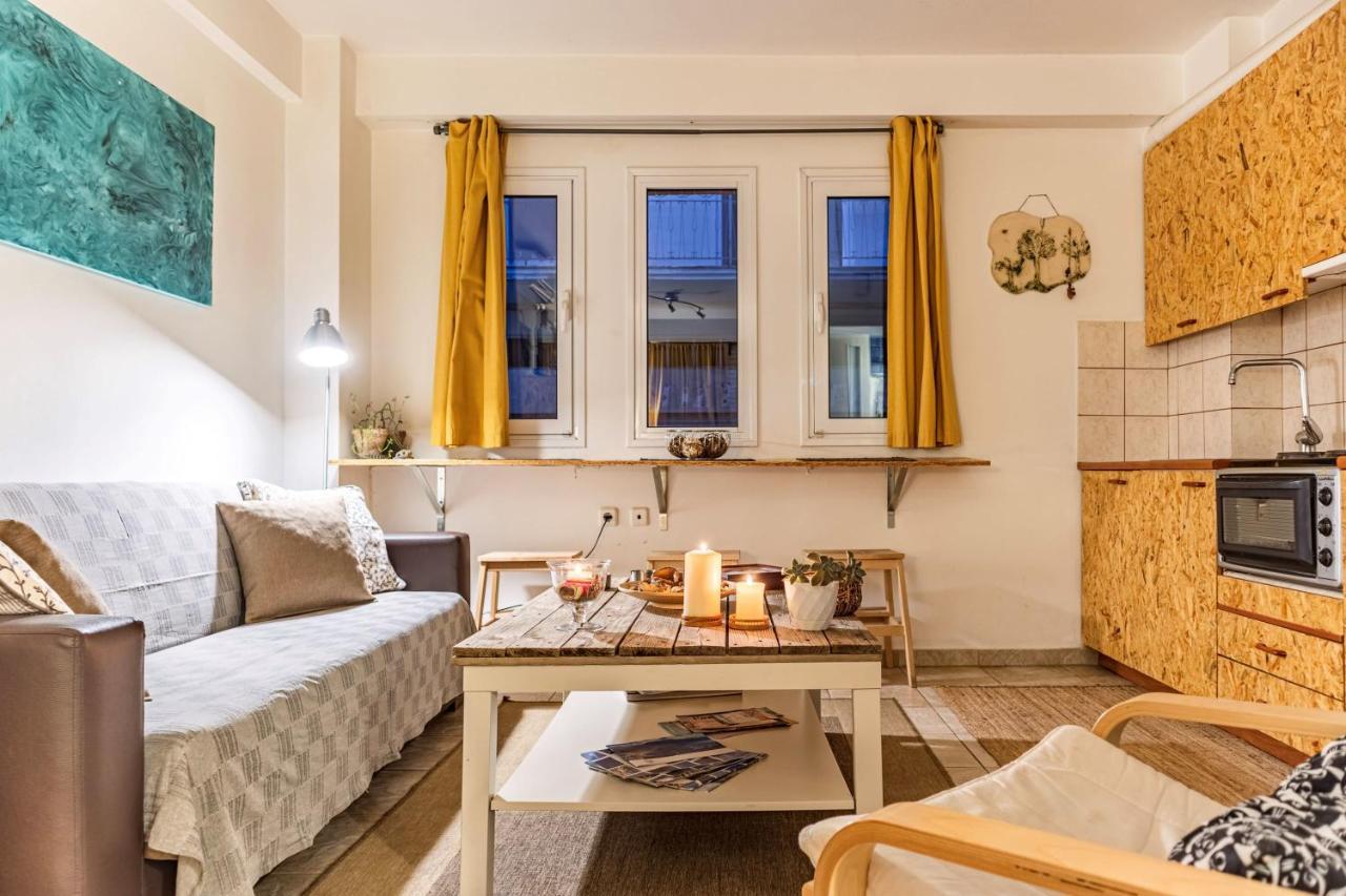 Downtown Central Suite With Private Parking 칼라마타 외부 사진