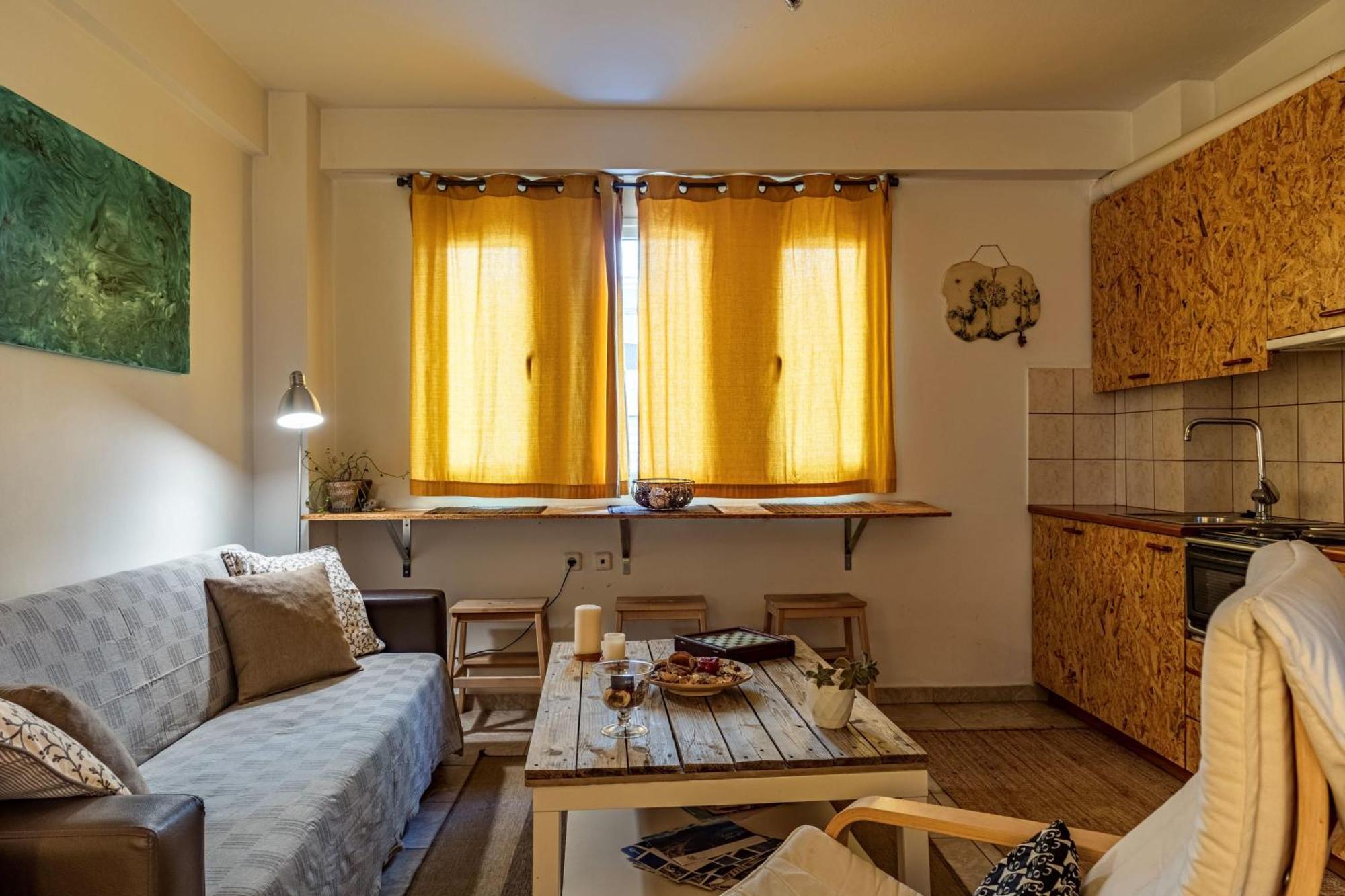 Downtown Central Suite With Private Parking 칼라마타 외부 사진