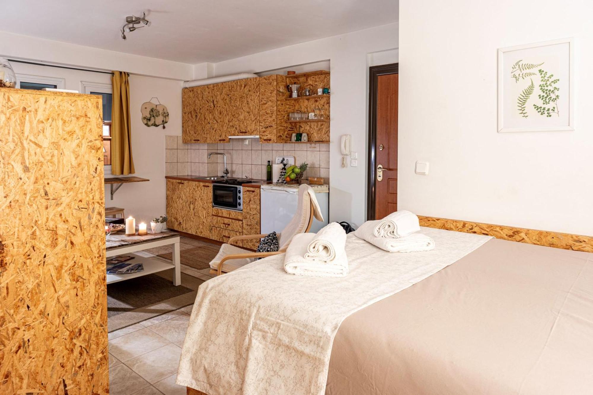 Downtown Central Suite With Private Parking 칼라마타 외부 사진