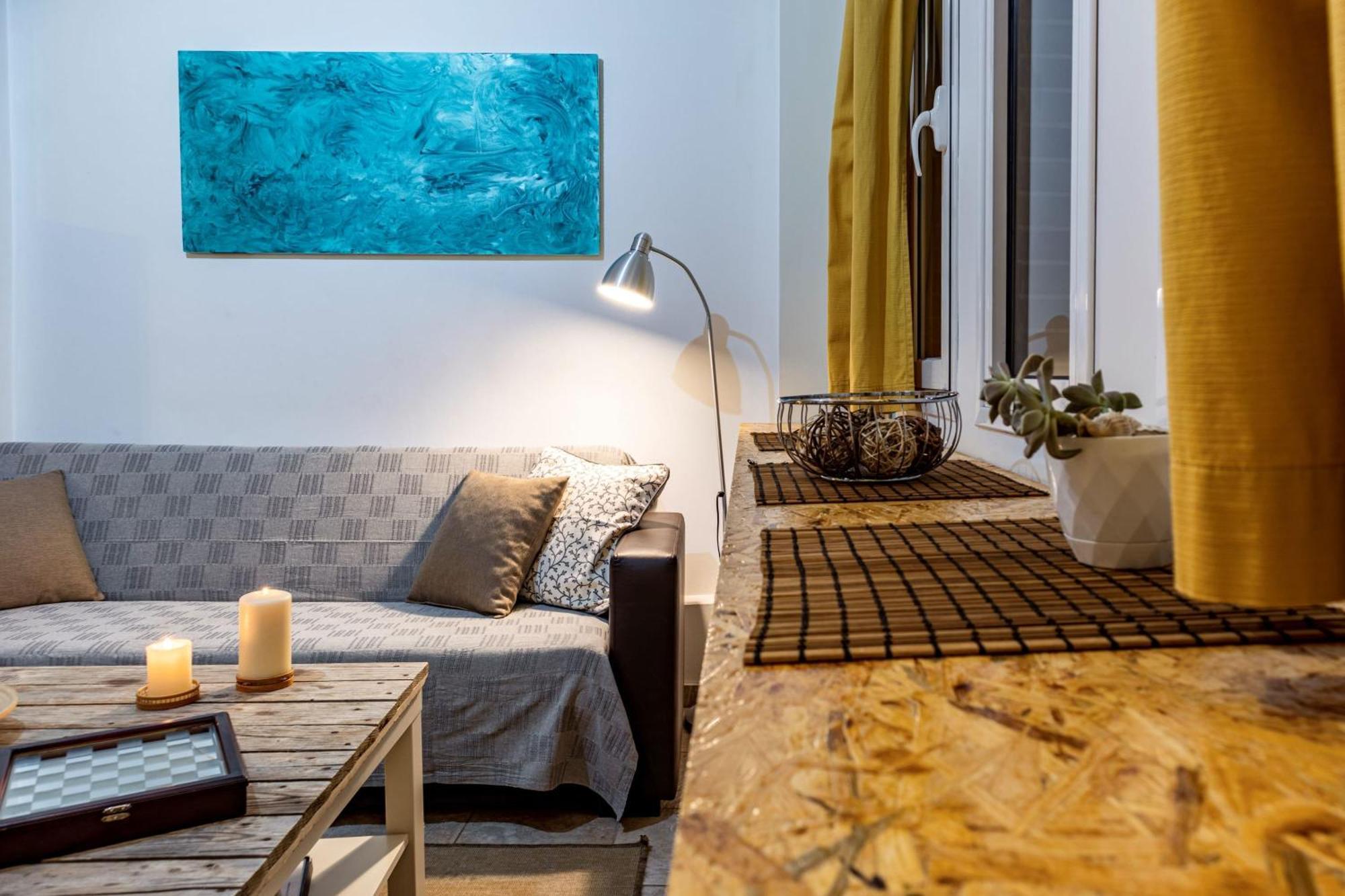 Downtown Central Suite With Private Parking 칼라마타 외부 사진